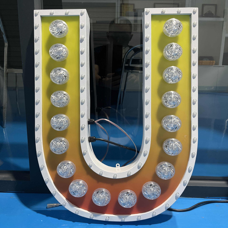 为何游乐场所常用金属LED发光字标识装璜？