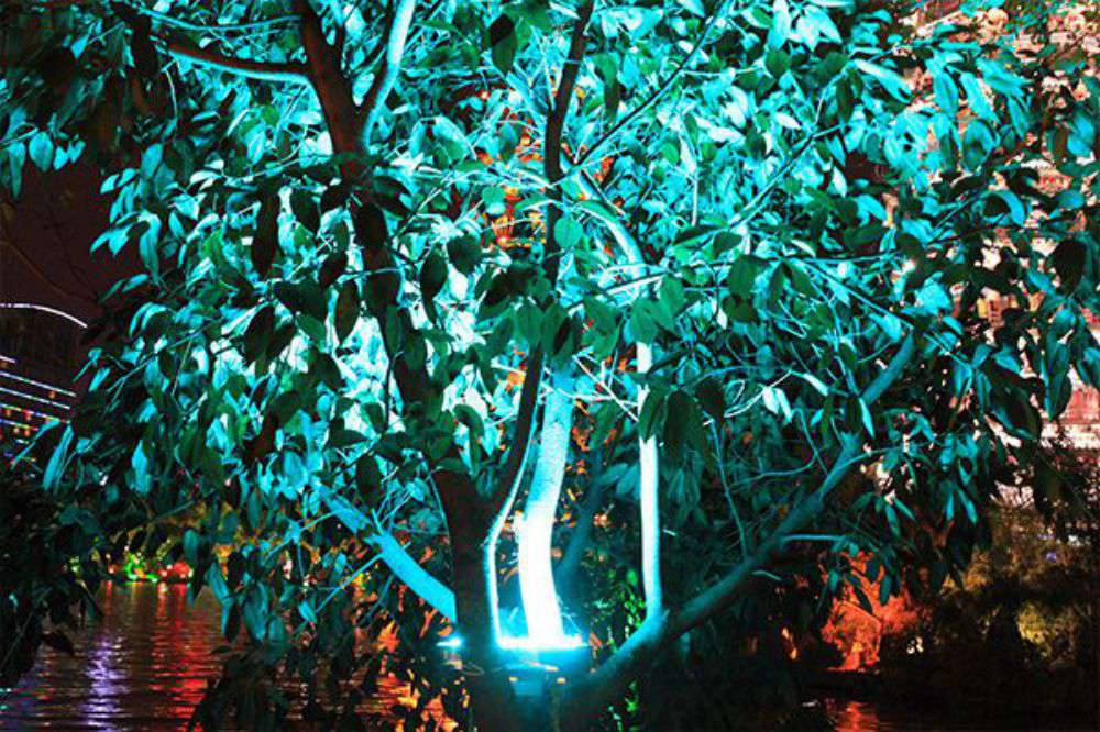 人生就是博官网照明的RGB投光灯用在国内景观亮化项目