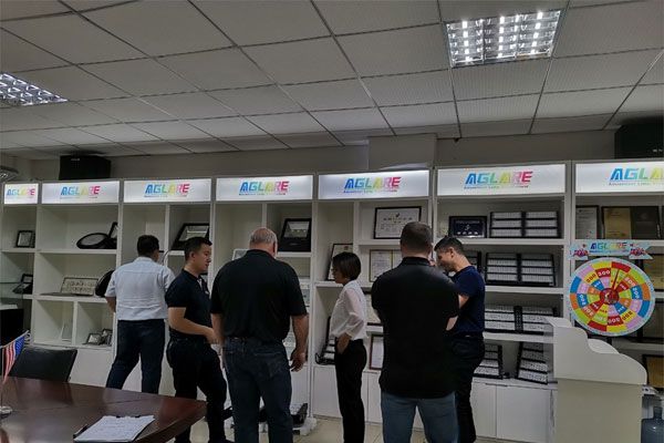 迎接人生就是博官网美国客户来造访我们！